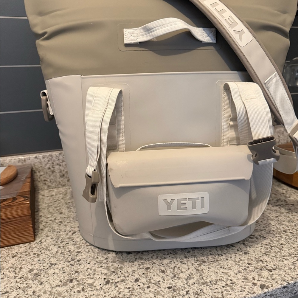 YETI Soft M15 Cooler Bag in Cape Taupe With 3l Sidekick